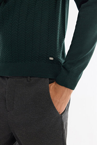 Avva Men's Green Half Turtleneck Textured Basic Sweater E005108