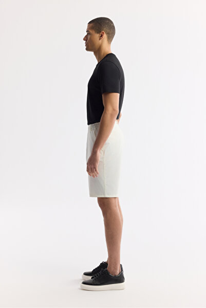 Avva Men's Off-White Elastic Waist Bi-Stretch Technical Fabric Relaxed Fit Shorts A51Y3712