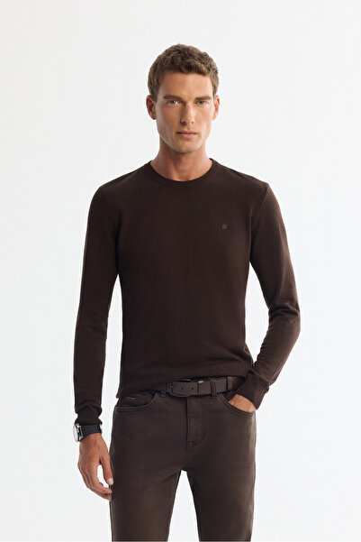 Avva Ανδρικό πουλόβερ με λαιμόκοψη καφέ πουλόβερ με κανονική εφαρμογή E005000