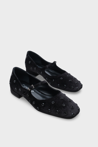 Capone Outfitters Shayla Blunt Toe Studded Buckle Women's Ballerinas