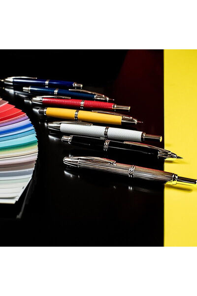 Pilot Stilou cu vârf fin, fără capac, din grafit rodiu, auriu alb