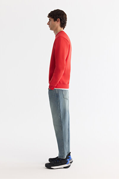 Avva Ανδρικό φούτερ με κόκκινο λαιμόκοψη από βαμβακερό ύφασμα με στάμπα κανονικής εφαρμογής B001033