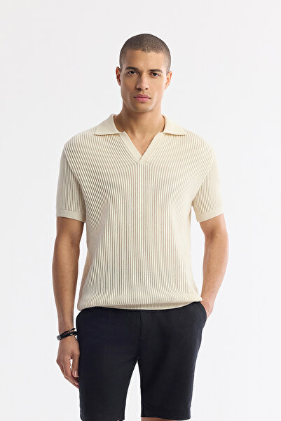 Avva Ανδρικό μπλουζάκι με λαιμόκοψη πόλο σε μπεζ χρώμα, 100% βαμβακερό πλεκτό, κανονική εφαρμογή A51Y5166