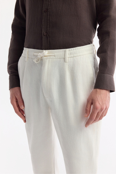 Avva Ανδρικό παντελόνι με κορδόνια σε λευκό χρώμα, λινό μείγμα, χινό, χαλαρή εφαρμογή B003036