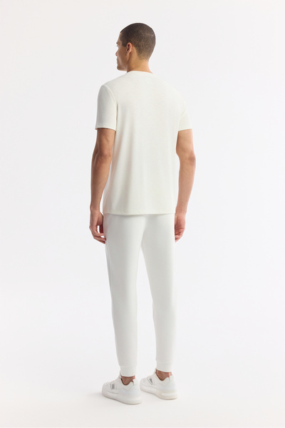 Avva Ανδρικό μπλουζάκι με λαιμόκοψη εκρού με στάμπα με απαλή αφή κανονική εφαρμογή A51Y1138