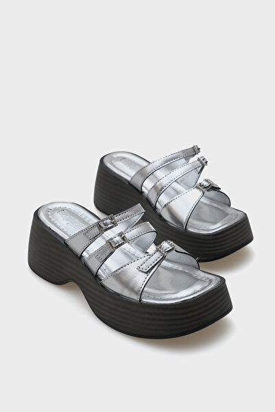 Capone Outfitters Matti Wedge Heeled Stone Buckle Women's Slippers