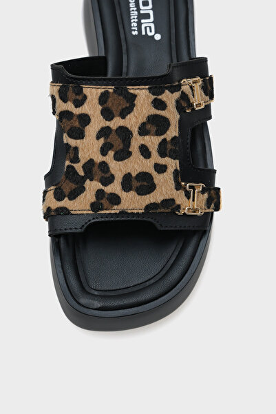 Capone Outfitters Γυναικείες άνετες παντόφλες Merna Wedge με διπλή αγκράφα