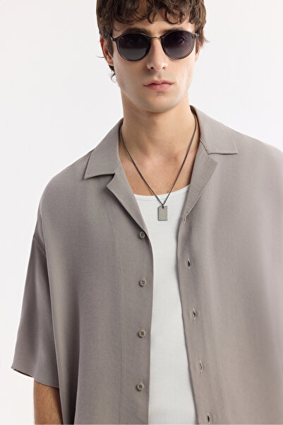 Avva Чоловіча сорочка Nardo сірого кольору з м'яким коміром, коротким рукавом та оверсайз-кроєм A51Y2006