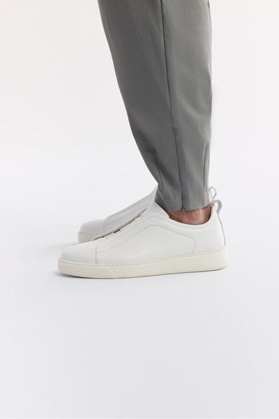 Avva Ανδρικό παντελόνι σε σκούρο γκρι κλασικό ύφασμα χωρίς ζάρωμα στη μέση, χαλαρή εφαρμογή A51Y3021