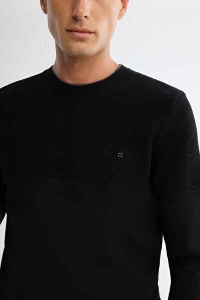 Avva Ανδρικό πουλόβερ με διπλό λαιμόκοψη, μαύρο, από βαμβακερό πλεκτό, κανονική εφαρμογή A42Y5190