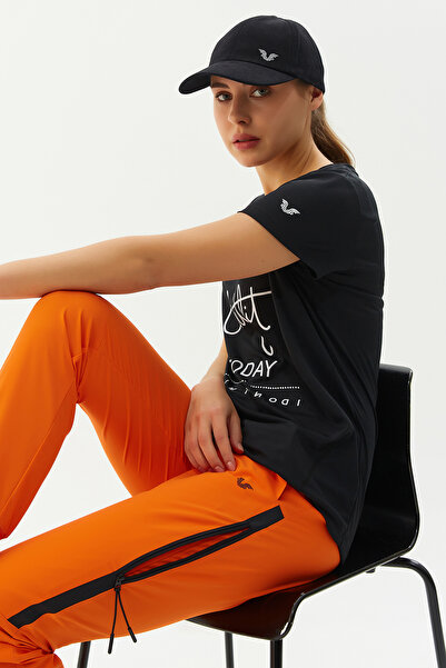 bilcee Γυναικείο εμπριμέ μαύρο μπλουζάκι με λαιμόκοψη 3533