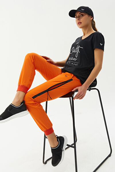 bilcee Γυναικείο εμπριμέ μαύρο μπλουζάκι με λαιμόκοψη 3533