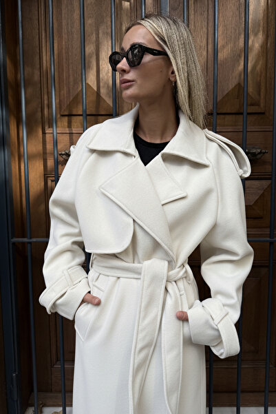 NET OF NOT معطف نسائي مبطن عالي الجودة بتصميم مريح مع حزام وتفاصيل على شكل شارة وقطع مميزة