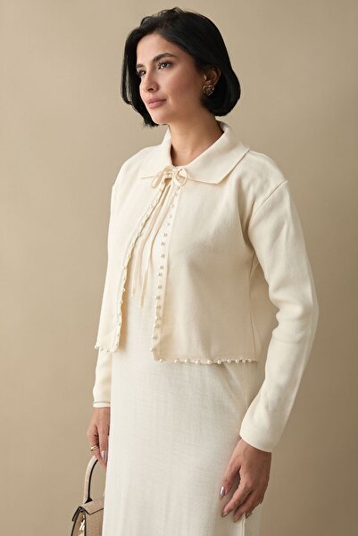 InStyle طقم تريكو باللون البيج مع بوليرو لؤلؤي