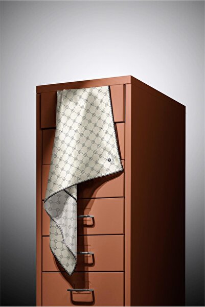 Vissona 100% Μεταξωτό Twill Μονόγραμμα Κρεμ - Μαύρο Χρώμα 90x90 Μέθοδος Ραπτικής: Ράψιμο στο χέρι