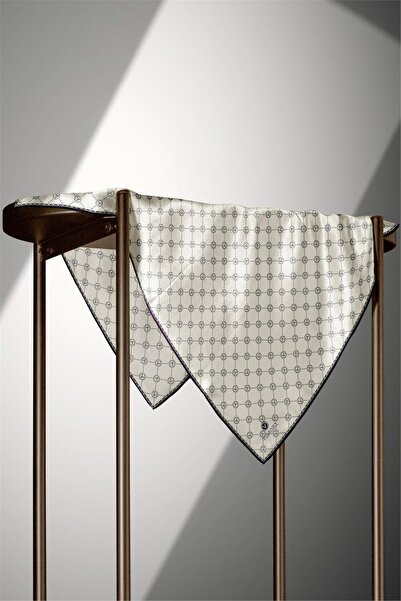 Vissona 100% Μεταξωτό Twill Μονόγραμμα Κρεμ - Μαύρο Χρώμα 90x90 Μέθοδος Ραπτικής: Ράψιμο στο χέρι