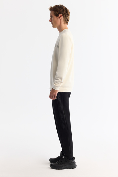 Avva Men's Ecru Crew Neck Printed Soft Touch Regular Fit Sweatshirt A42Y1307