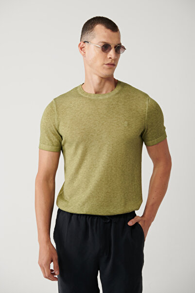 Avva Ανδρικό μπλουζάκι με λαιμόκοψη χακί πλεκτό με κανονική εφαρμογή A41Y5074