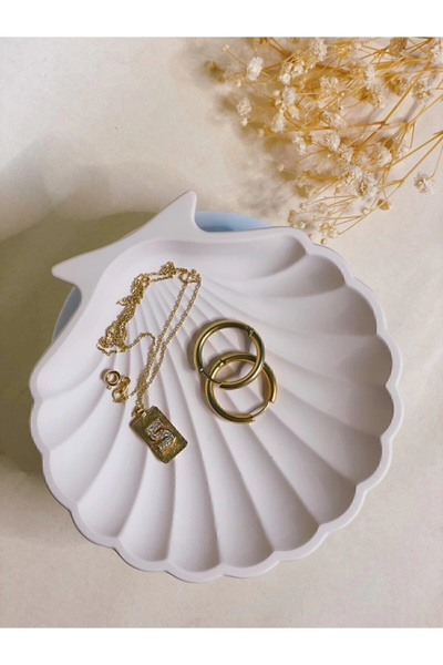 Luz Studio Co قاعدة زخرفية منقوشة على شكل صدف - منظم مجوهرات وسوار