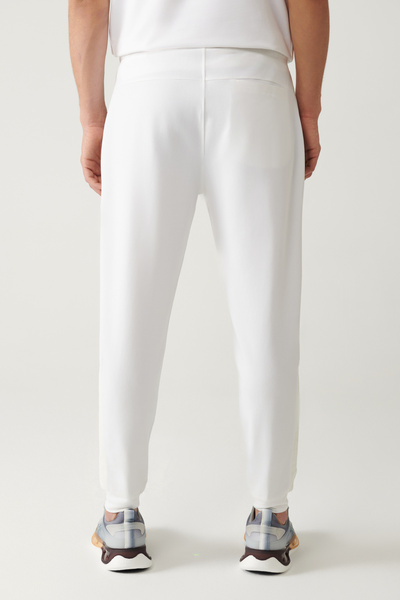 Avva Weiße Herren-Jogginghose aus Jersey-Stoff mit 2 Fäden und normaler Passform A41Y3416