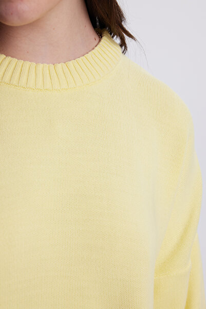 Tudors Women's Oversized Wide Cut Crew Neck Yellow Sweater