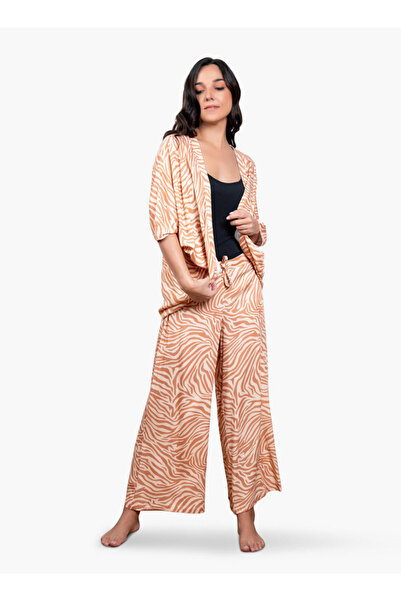 Aadaraya Aadaraya All-Over Print Pyjama Set