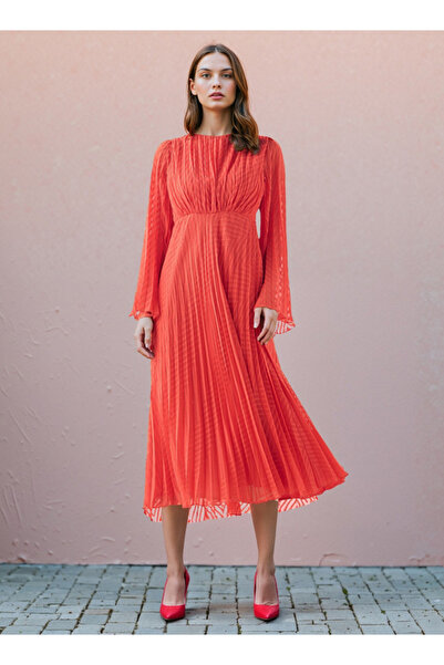 2Xtremz فستان ميدي مطوي بأكمام واسعة من 2Xtremz