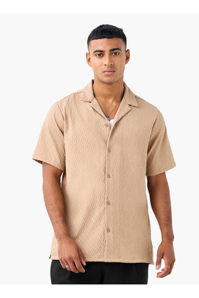 FAV قميص دوبي بقصّة عادية وياقة معسكر وأكمام قصيرة