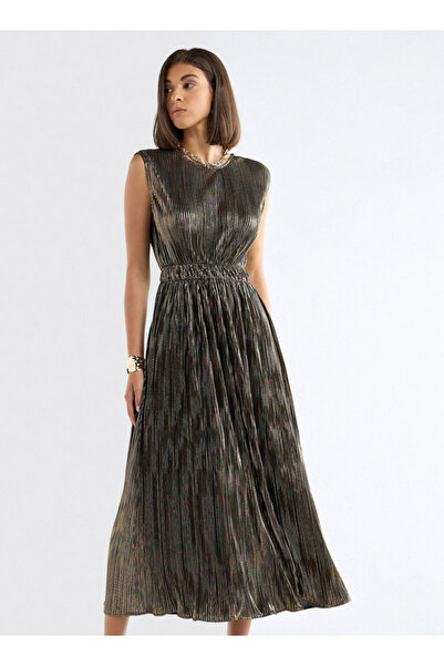 FAV All-Over Pleated Sleeveless Dress with Round Neck