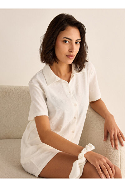 FAV طقم قميص وشورت بتفاصيل زهور كاملة