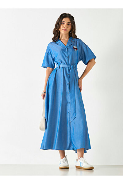 SP Characters فستان قميص مطرز بشخصية سنوبي مع حزام وأكمام قصيرة