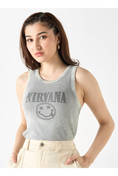 SP Characters بلوزة نيرفانا مزينة برقبة دائرية وظهر مفتوح