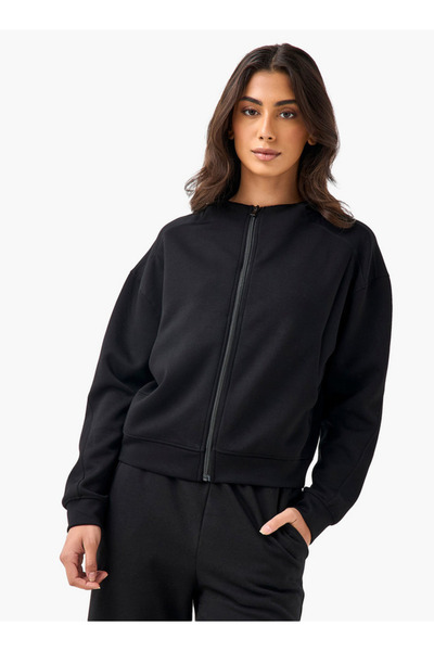 FAV هودي مع تفاصيل قص وخياطة