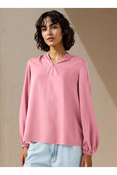 FAV بلوزة بياقة ماندرين وتفاصيل كشكشة وأكمام طويلة