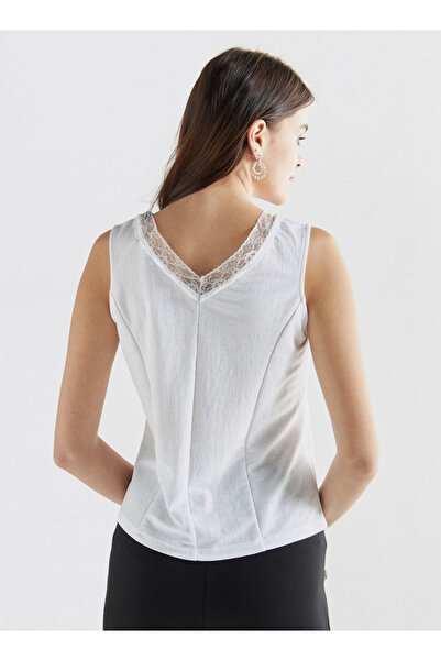 FAV Lace Insert Sleeveless Shirt With V-neck