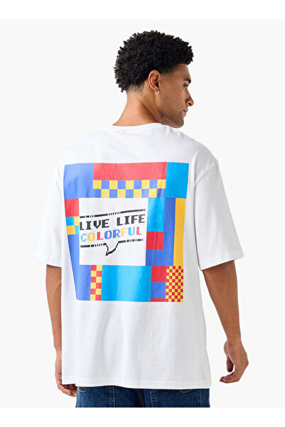 FAV تي شيرت رجالي بقصّة عادية ورقبة دائرية وأكمام قصيرة وطبعة جرافيكية