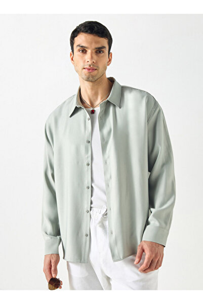 Iconic قميص بقصّة عادية مع ياقة وأكمام طويلة