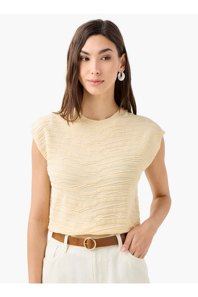 Iconic Iconic Textured Round Neck Top with Cap Sleeves