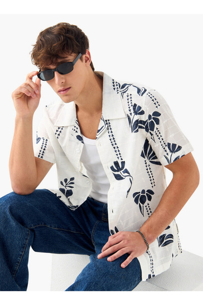 Lee Cooper قميص مطبوع بقصّة مريحة مع ياقة معسكر