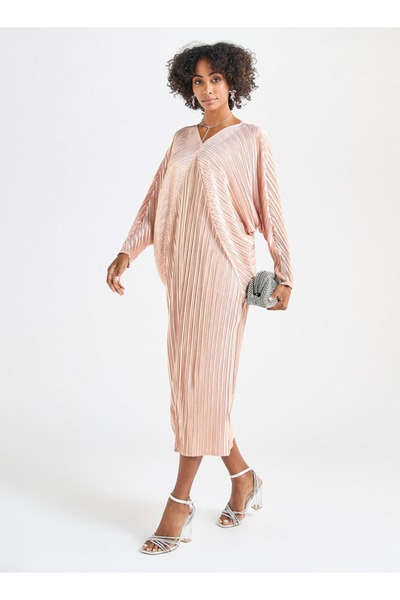 FAV فستان مطوي بالكامل بفتحة رقبة على شكل حرف V وأكمام قابلة للتمدد