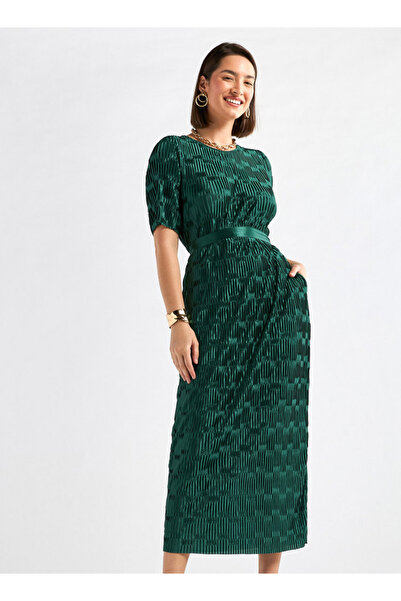 FAV فستان ذو رقبة دائرية وأكمام قصيرة وحزام ربط