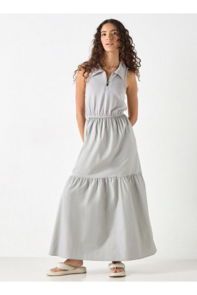 FAV فستان متعدد الطبقات بدون أكمام على شكل حرف A مع إغلاق بسحاب