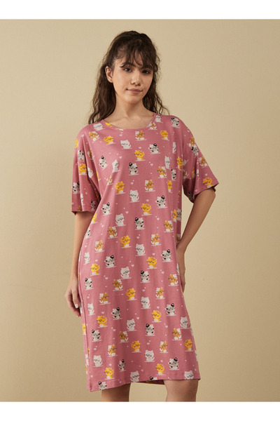 FAV قميص نوم مطبوع برقبة دائرية وأكمام قصيرة