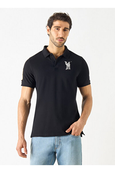 FAV تي شيرت بولو مطرز بأكمام قصيرة