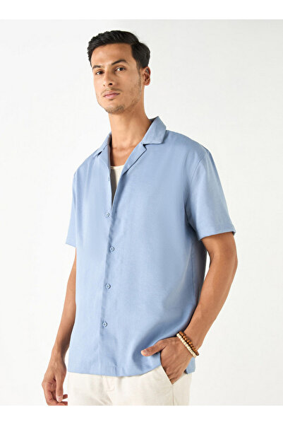 Iconic قميص مريح منقوش بياقة معسكر وأكمام قصيرة