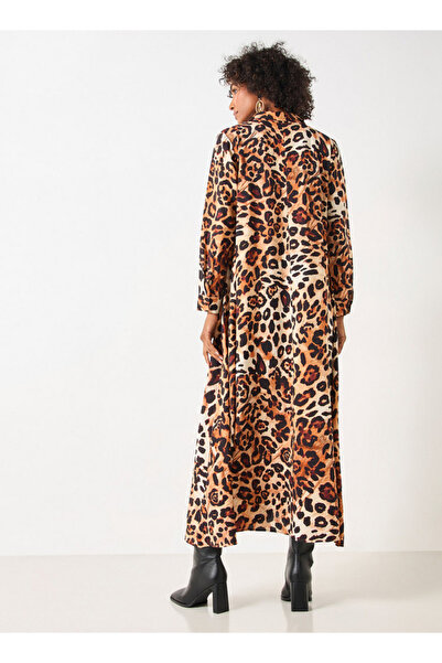 Iconic Animal Print Maxi Dress With Collar And Long Sleeves