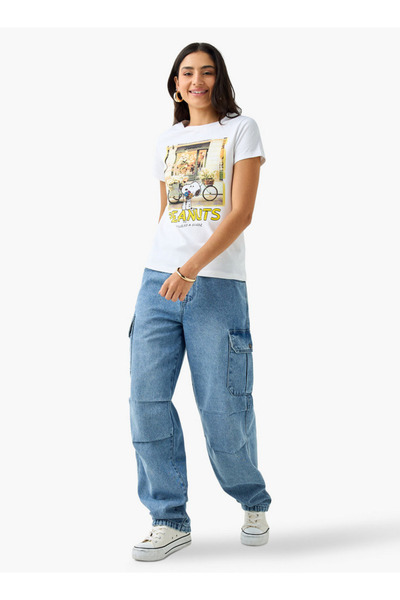 SP Characters تي شيرت بطبعة الفول السوداني ورقبة دائرية وأكمام قصيرة