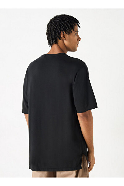 SP Characters تي شيرت بطبعة نيرفانا مع رقبة دائرية وأكمام قصيرة