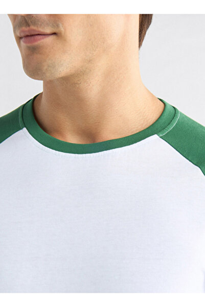 FAV Colourblock T-shirt with Crew Neck and Raglan Sleeves