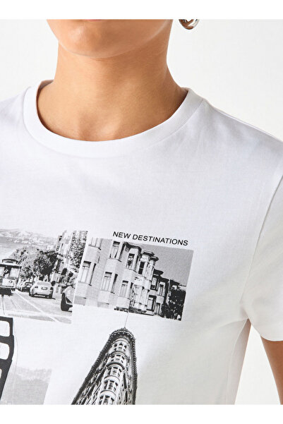 FAV Graphic Print Crew Neck T-shirt with Short Sleeves